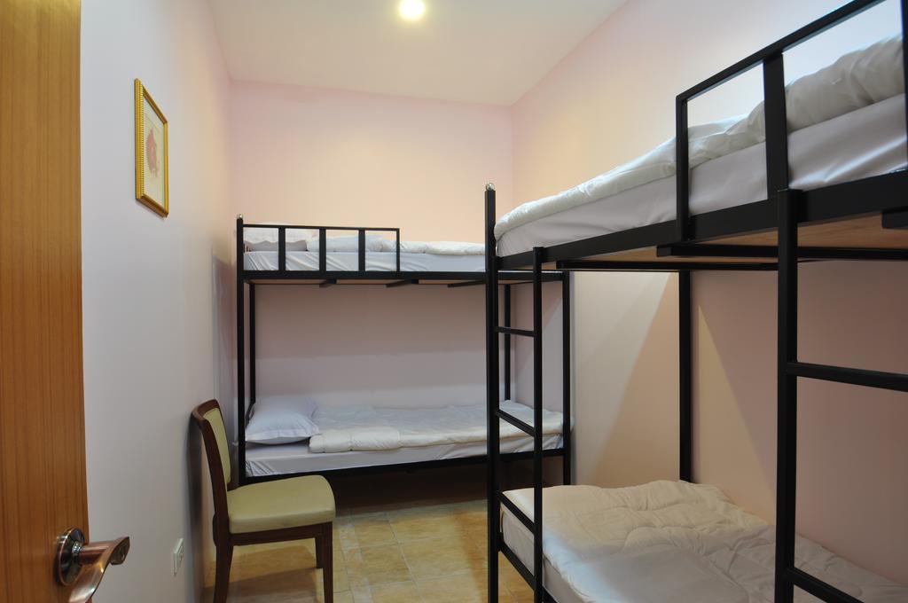 Orchid Hostel Bangkok Exterior photo