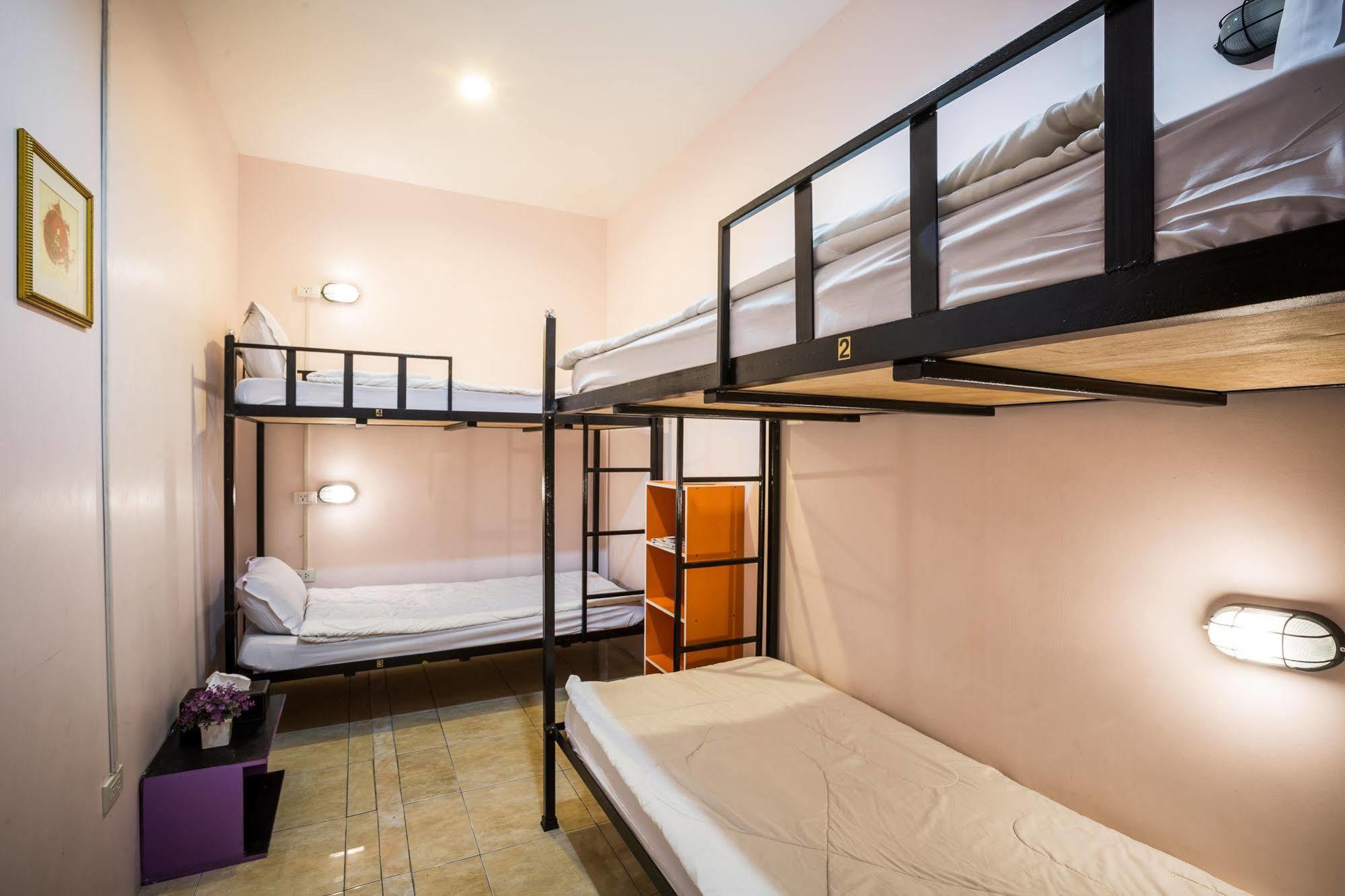 Orchid Hostel Bangkok Exterior photo