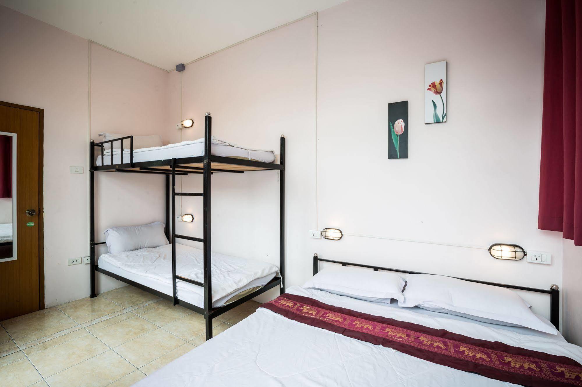 Orchid Hostel Bangkok Exterior photo