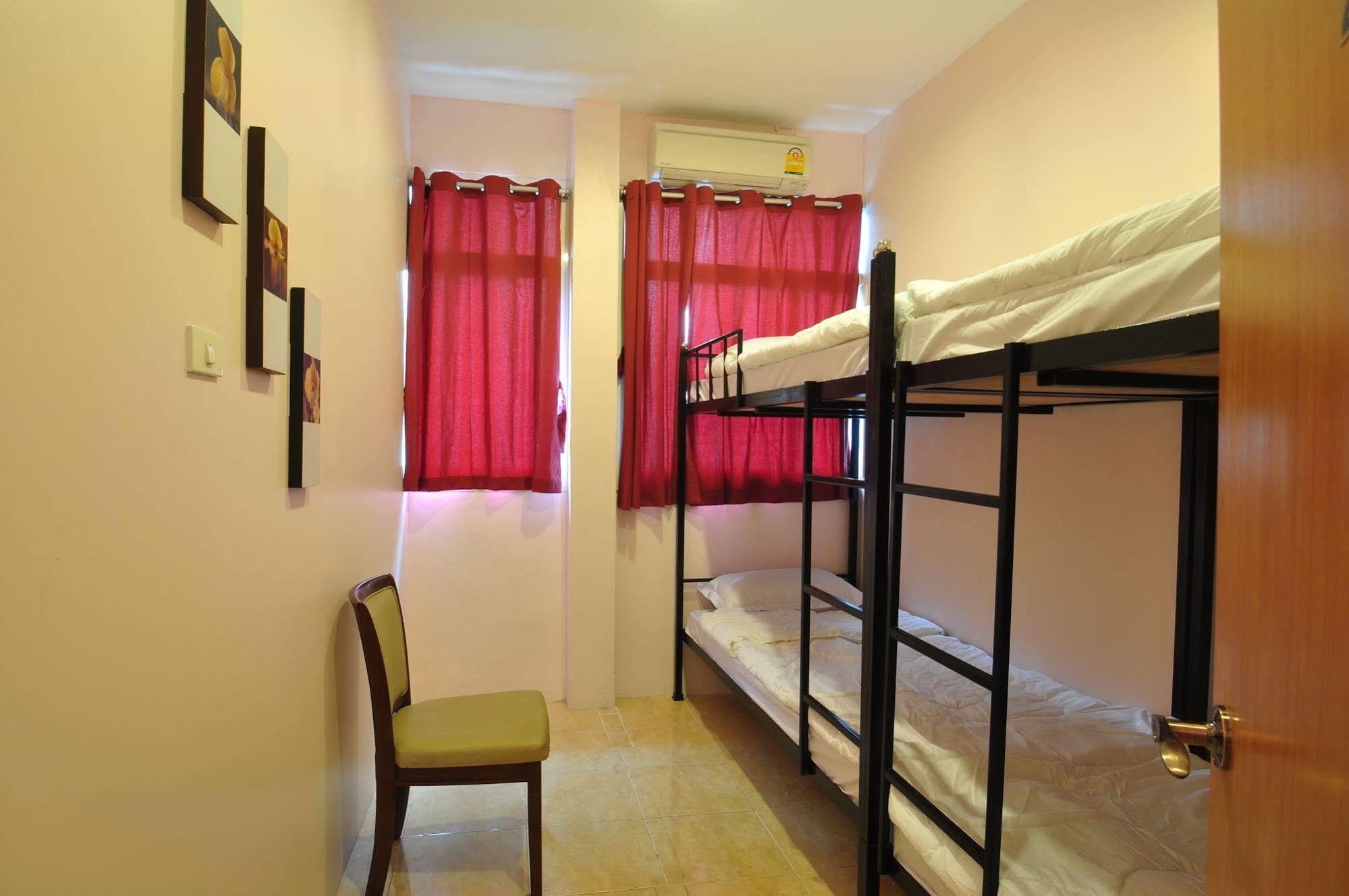 Orchid Hostel Bangkok Exterior photo