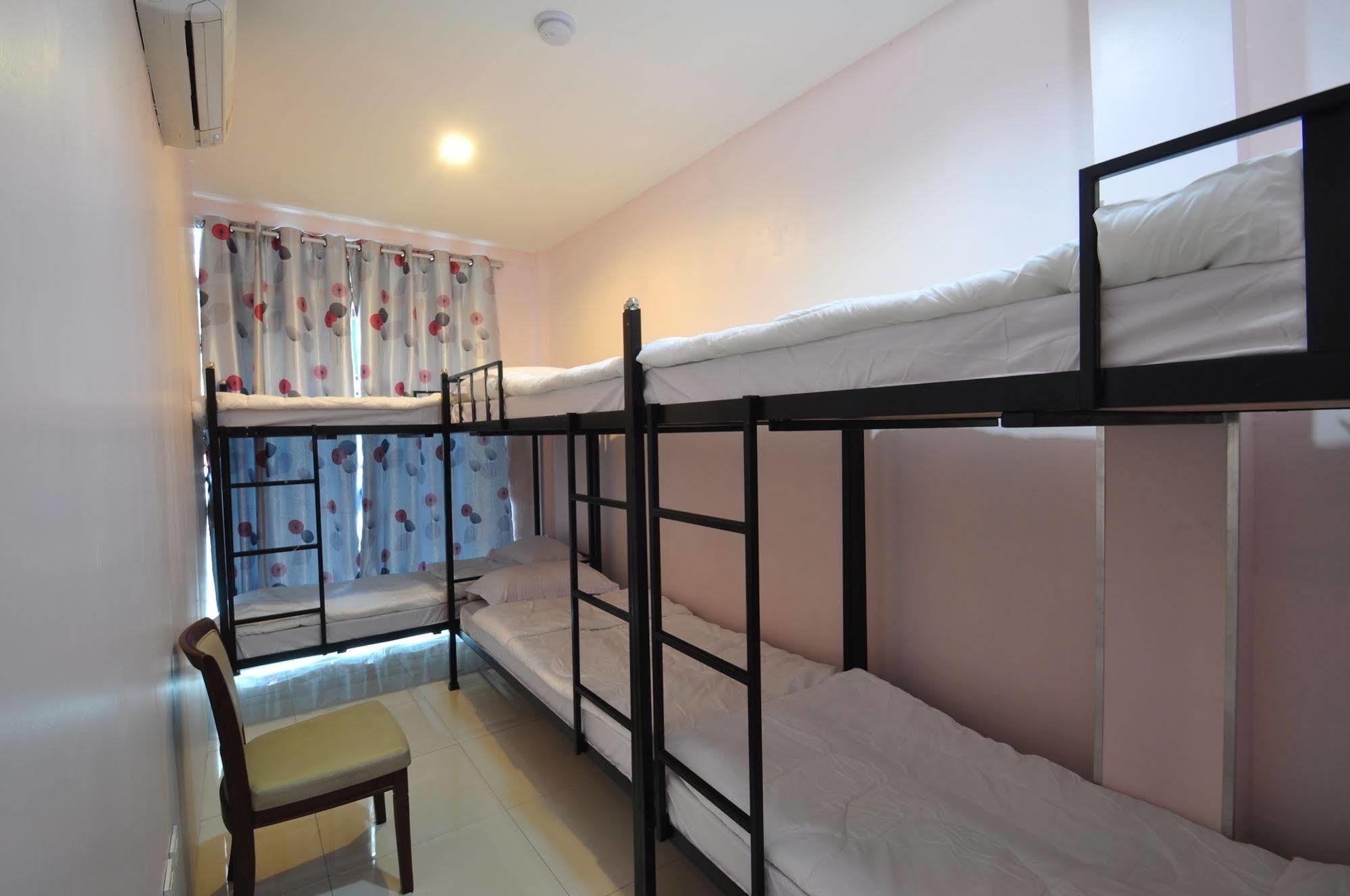 Orchid Hostel Bangkok Exterior photo