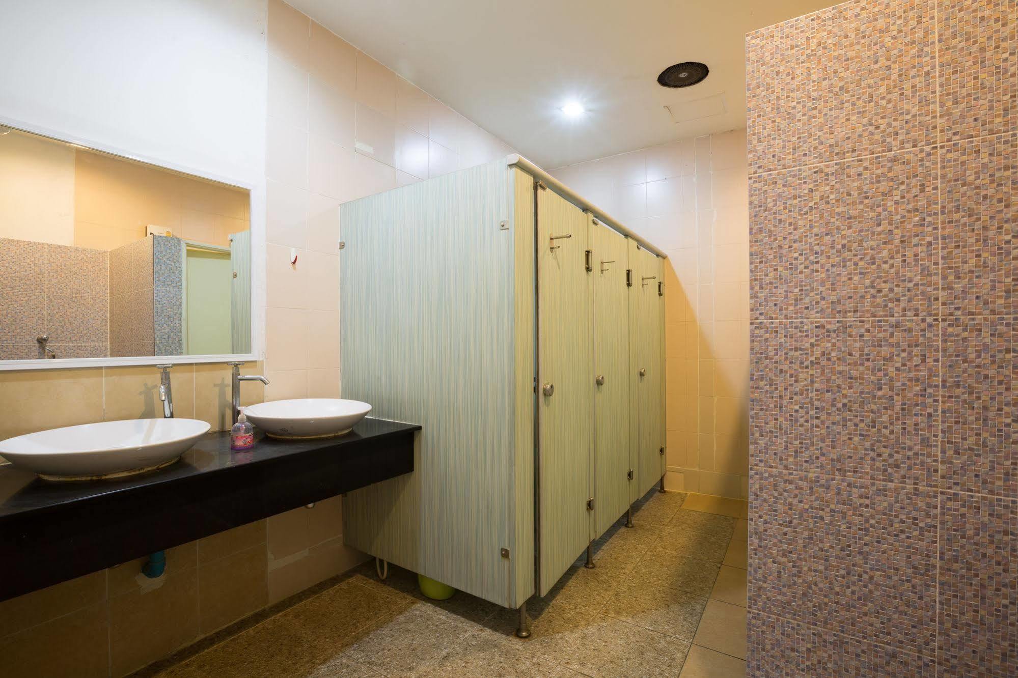 Orchid Hostel Bangkok Exterior photo